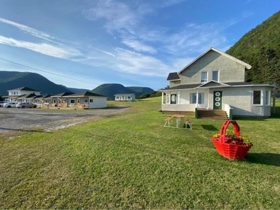 Chalets Bernatchez Mont-Saint-Pierre Exterior foto